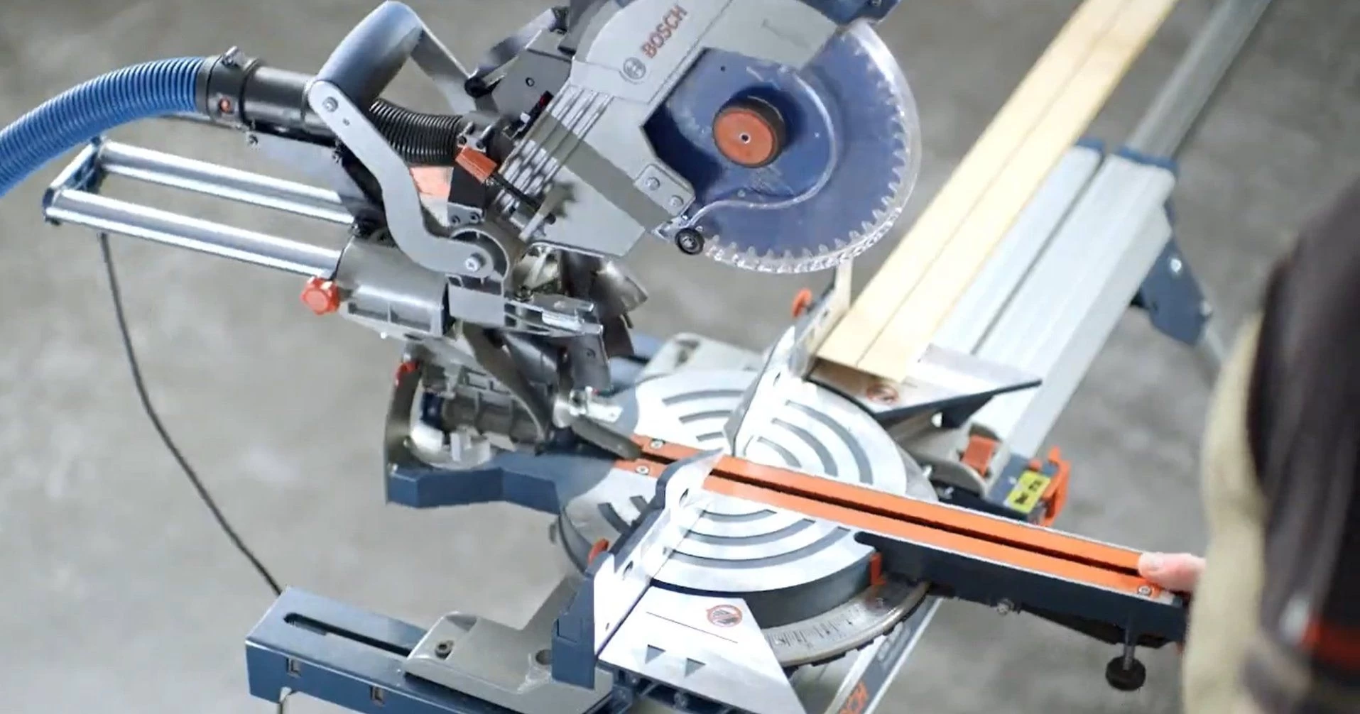 Bosch GCM 8 SDE Afkortzaag Met Laser - 1600W - 216 X 30mm - 0601B19200 5 Bosch GCM 8 SDE Afkortzaag Met Laser - 1600W - 216 X 30mm - 0601B19200 - Afbeelding 3