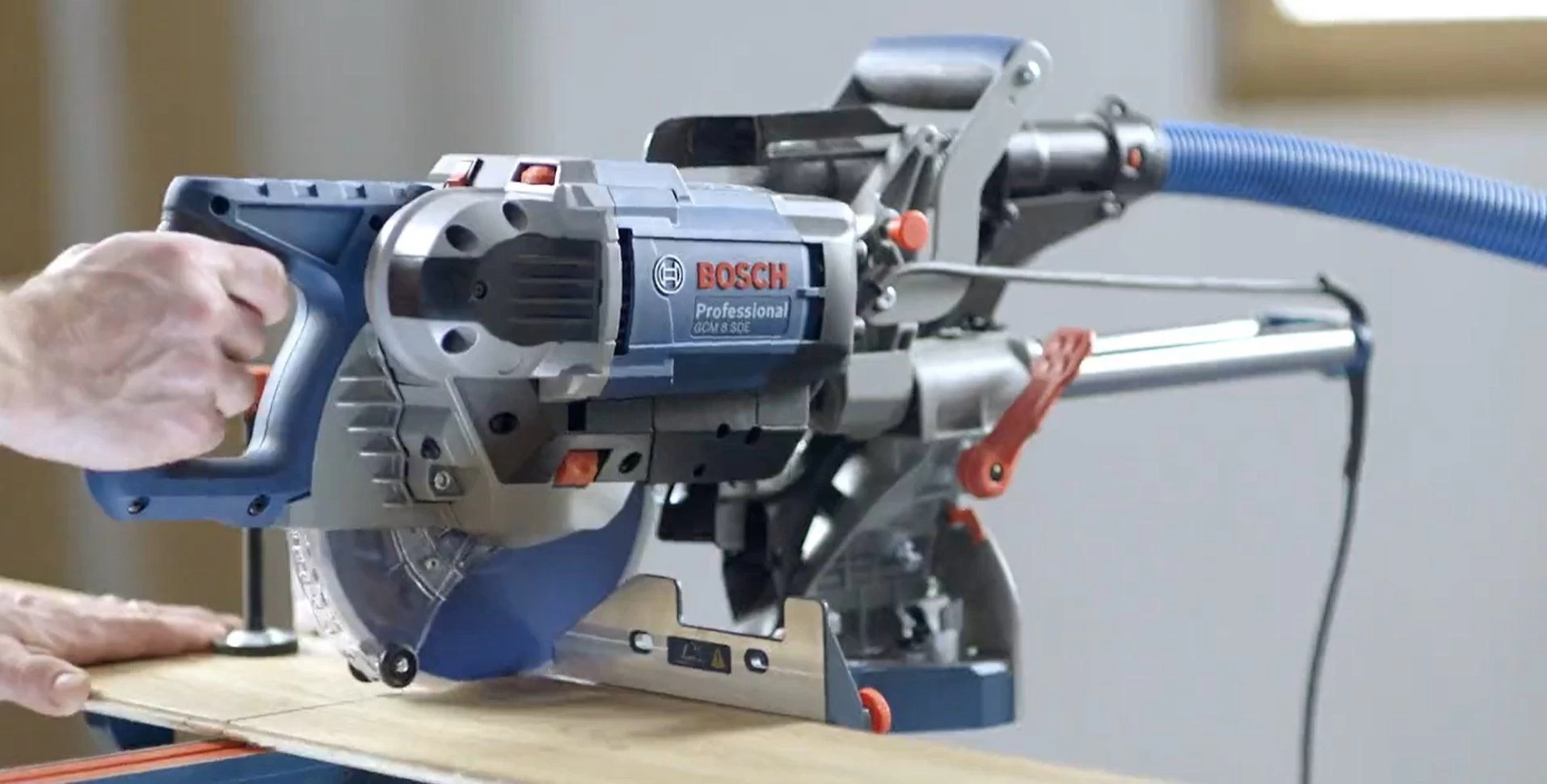 Bosch GCM 8 SDE Afkortzaag Met Laser - 1600W - 216 X 30mm - 0601B19200 4 Bosch GCM 8 SDE Afkortzaag Met Laser - 1600W - 216 X 30mm - 0601B19200 - Afbeelding 2